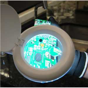 Lupa articulada com LED, bivolt, com fixador para bancada, VONDER